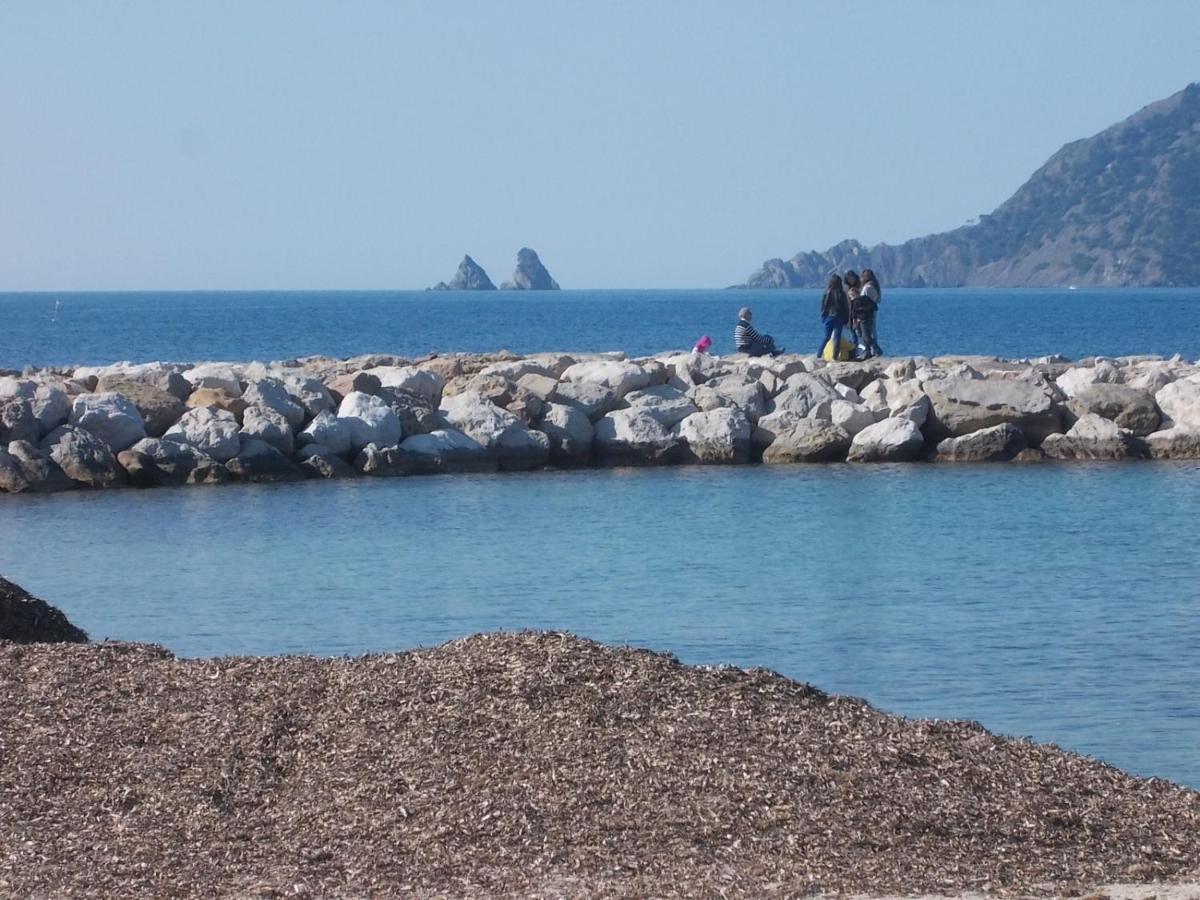 T2 climatisé à 500m de la plage sur la presqu'ile de Saint Mandrier sur Mer Saint-Mandrier-sur-Mer Exterior foto